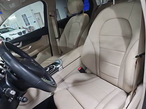 Used 2019 Mercedes-Benz GLC 300 4MATIC image 15