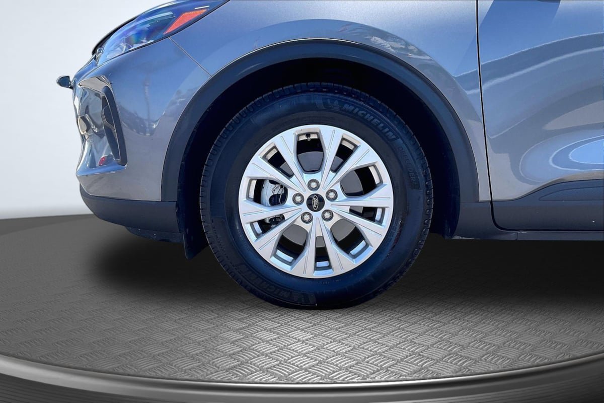 Used 2023 Ford Escape Active w/ Cold Weather Package FWD image 9