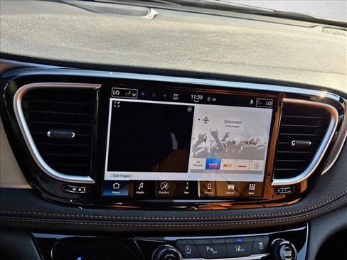 New 2026 Chrysler Pacifica Pinnacle FWD image 16