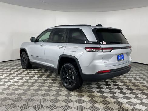 New 2025 Jeep Grand Cherokee Altitude image 5