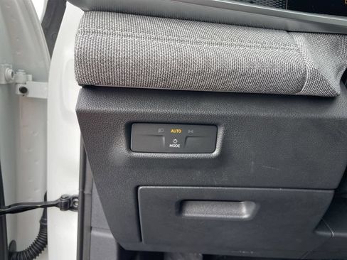 Certified 2025 Volkswagen Tiguan S FWD image 17