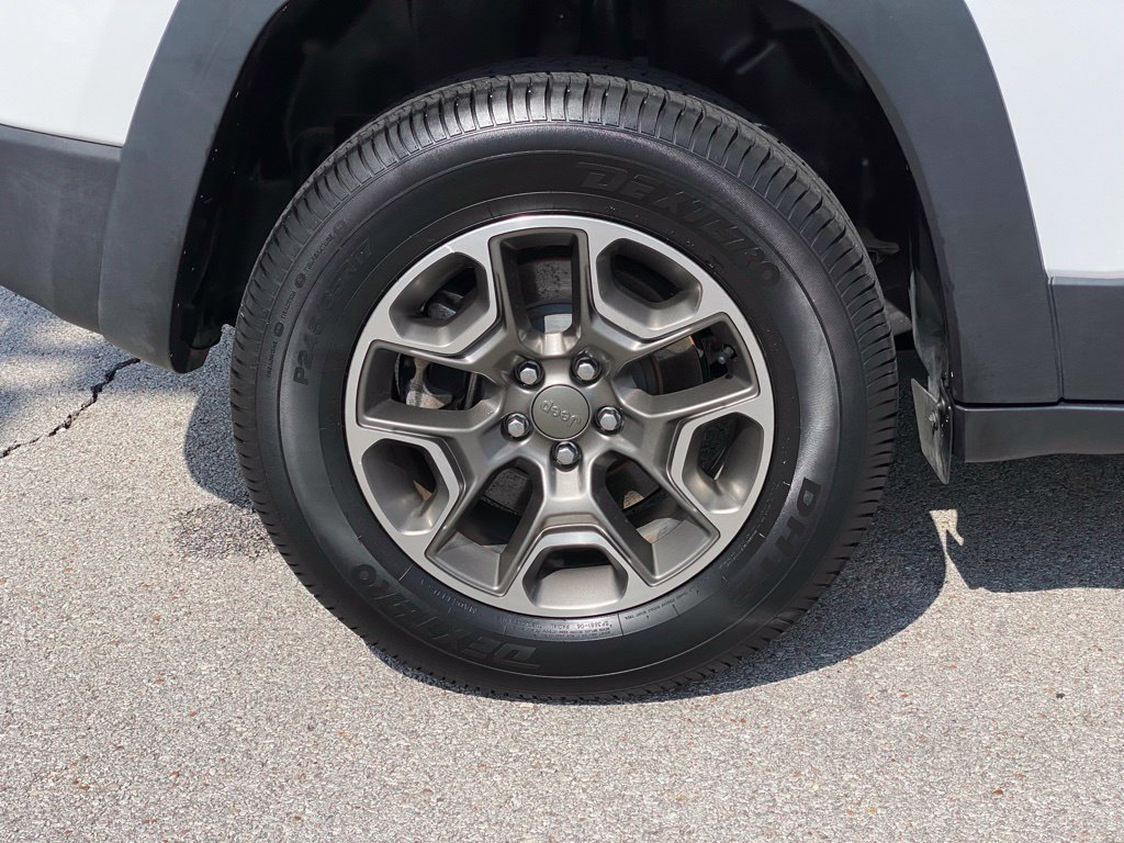 Used 2021 Jeep Cherokee Trailhawk AWD/4WD image 9