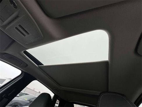 Used 2025 Nissan Kicks SR w/ SR Premium Package image 33