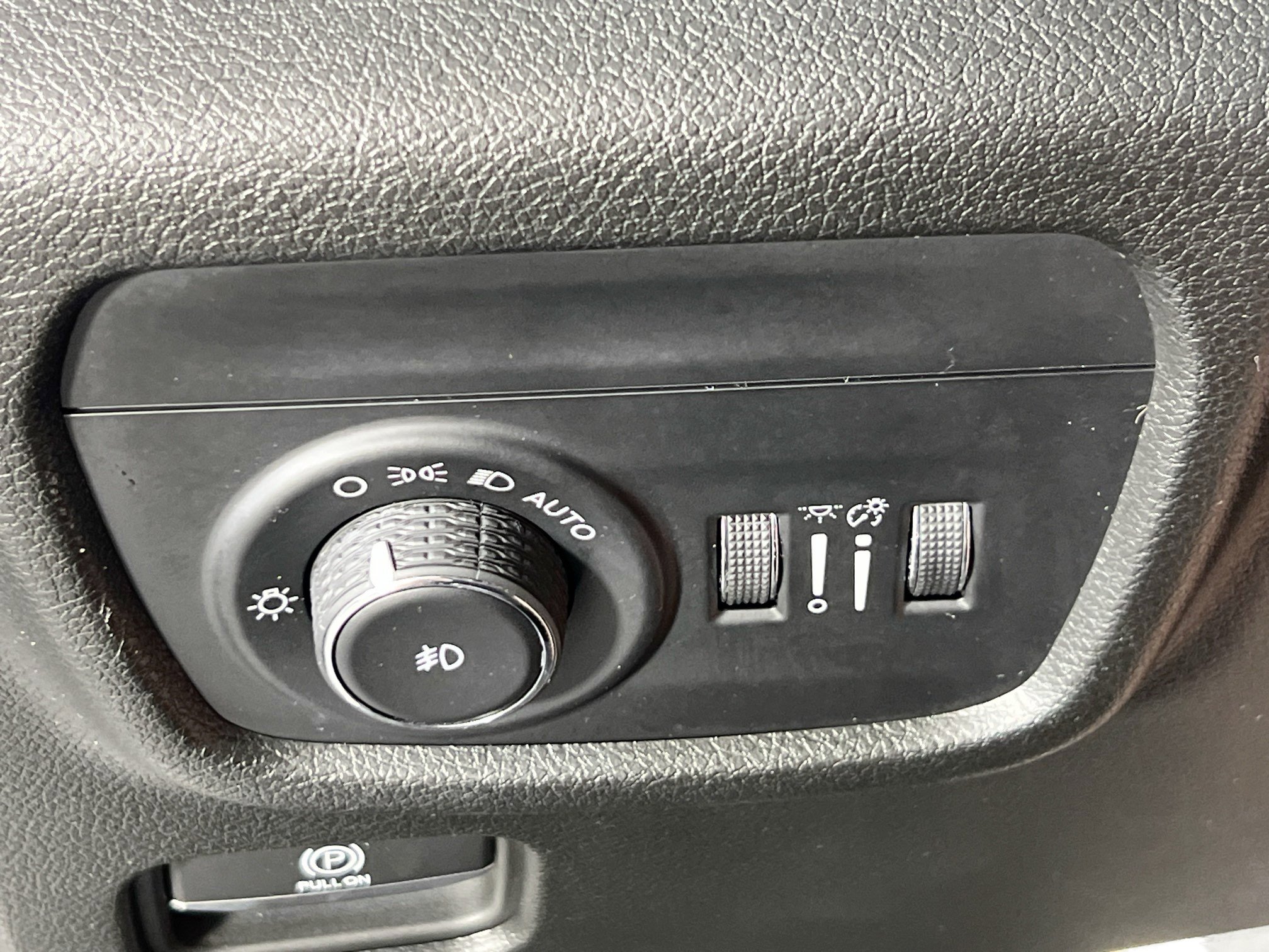 Used 2023 Jeep Grand Cherokee Limited AWD/4WD image 10