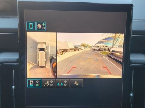 Used 2025 GMC Yukon XL AT4 w/ AT4 Premium Package image 6