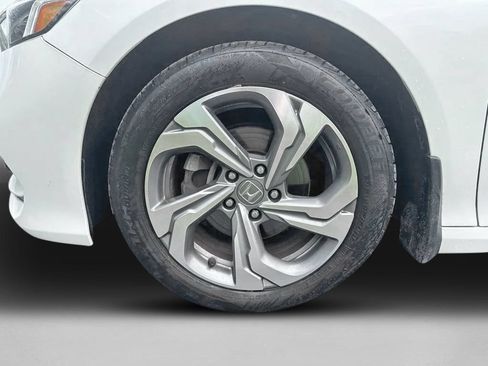 Used 2018 Honda Accord EX image 10
