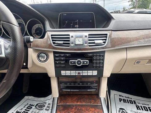 Used 2014 Mercedes-Benz E 350 4MATIC Sedan image 20