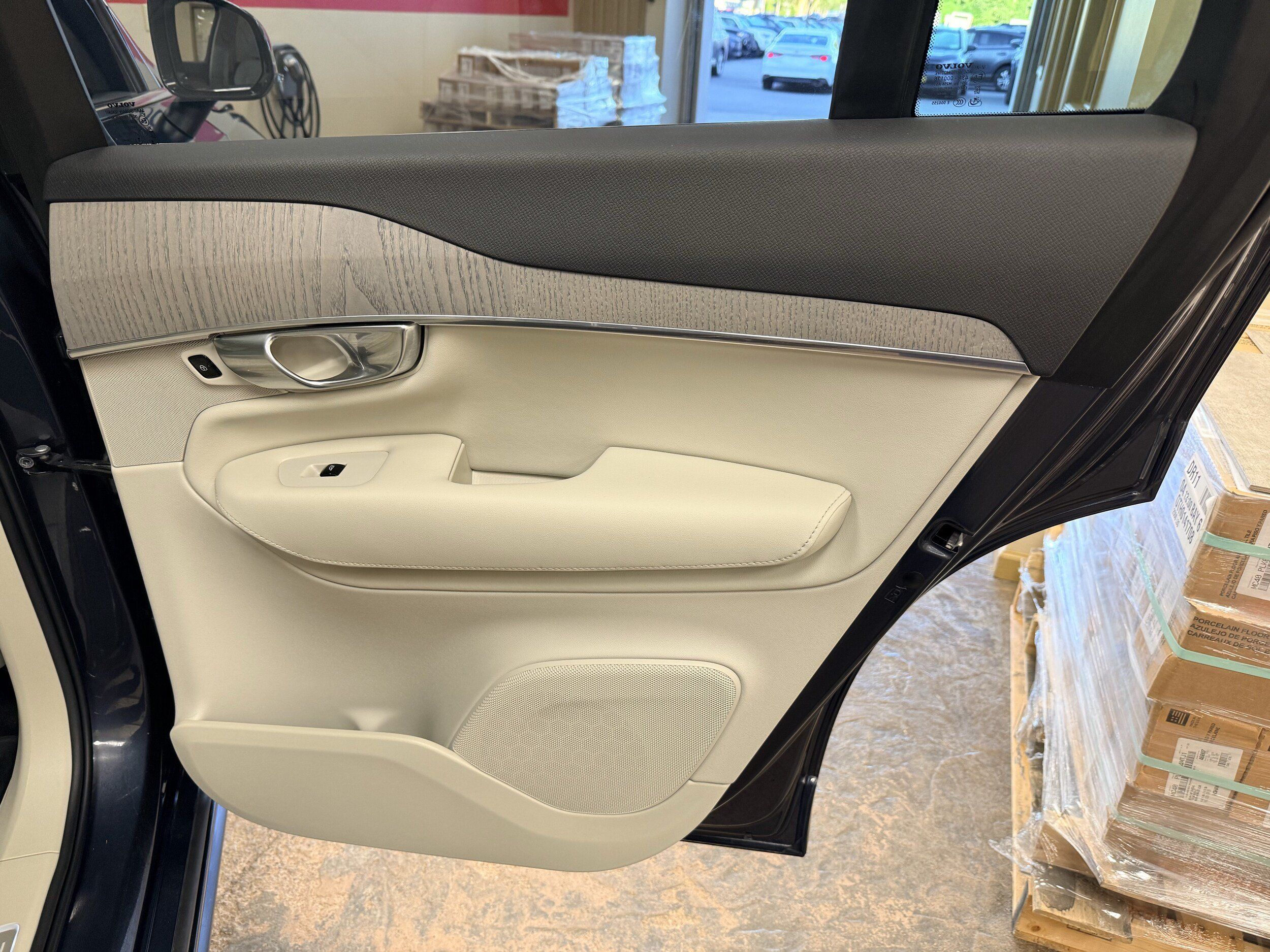 Used 2025 Volvo XC90 B6 Plus w/ Protection Package Premier AWD/4WD image 29