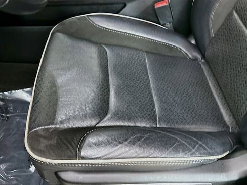 Used 2022 RAM 1500 Laramie w/ Sport Appearance Package image 19