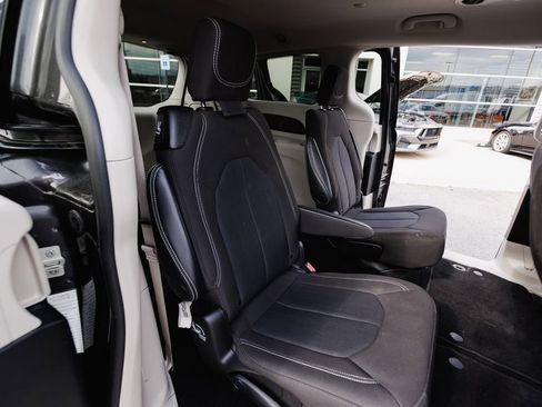 Used 2023 Chrysler Voyager LX FWD image 12