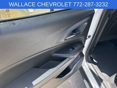 Used 2025 Chevrolet Trax ACTIV w/ Sunroof Package FWD image 11