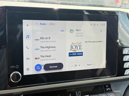 Used 2025 Toyota Camry SE image 15
