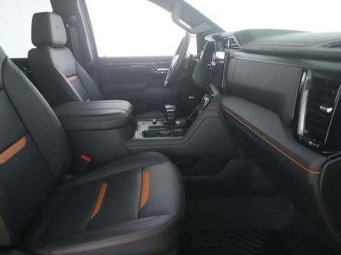 Used 2025 GMC Sierra 1500 AT4 w/ Technology Package AWD/4WD image 32