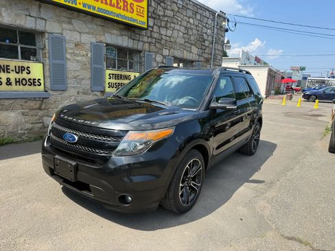 Used 2015 Ford Explorer Sport w/ Equipment Group 401A AWD/4WD image 2