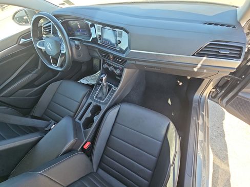 Used 2024 Volkswagen Jetta SE image 32