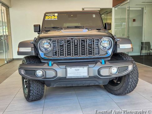 Used 2024 Jeep Wrangler Unlimited Rubicon 4xe w/ Technology Group AWD/4WD image 5