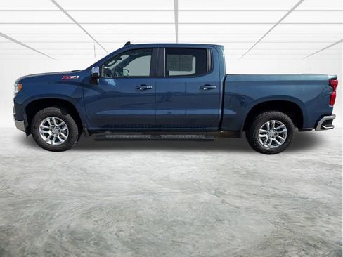 Used 2024 Chevrolet Silverado 1500 LT AWD/4WD image 2