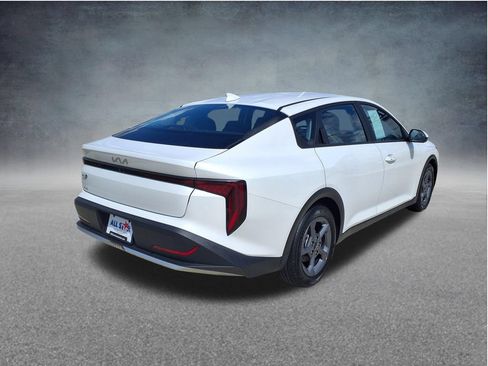 Used 2025 Kia K4 FWD image 8
