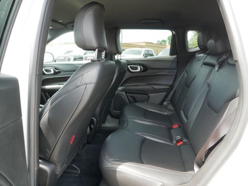 Used 2025 Jeep Compass Trailhawk AWD/4WD image 35