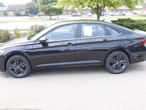 Used 2022 Volkswagen Jetta SE w/ Panoramic Sunroof Package image 7