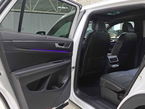 Used 2024 Volkswagen Atlas Cross Sport SEL R-Line AWD/4WD image 15