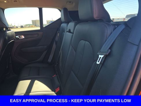 Used 2024 Volvo XC40 B5 Plus image 11