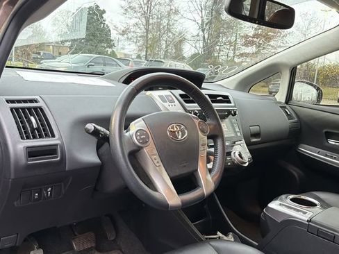 Used 2017 Toyota Prius V Five image 10