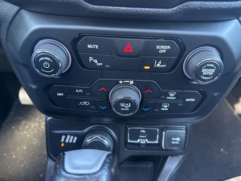 Used 2018 Jeep Renegade Limited w/ UConnect 8.4 Nav Group image 28