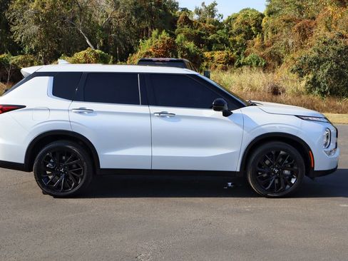 Used 2023 Mitsubishi Outlander SEL image 9