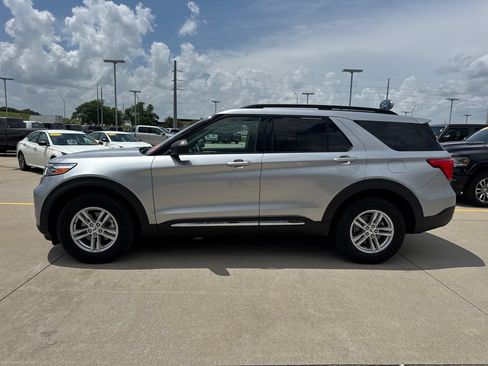 Used 2022 Ford Explorer XLT w/ Equipment Group 202A AWD/4WD image 23