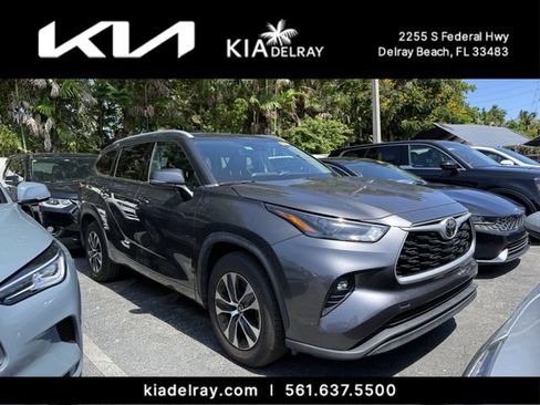 Used 2022 Toyota Highlander XLE FWD image 6