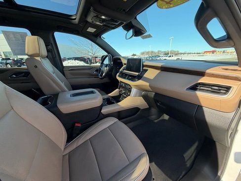 Used 2024 Chevrolet Suburban Premier image 23