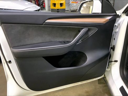 Used 2023 Tesla Model Y AWD image 21