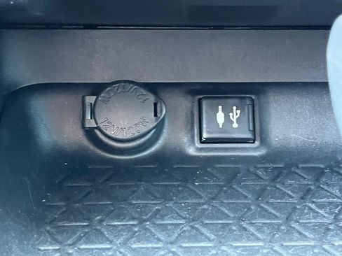 Used 2019 Toyota RAV4 XLE w/ Carpet Mat Package AWD/4WD image 23