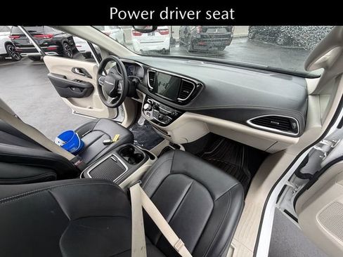 Used 2024 Chrysler Pacifica Limited FWD image 12