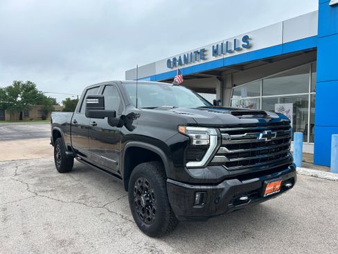 Used 2024 Chevrolet Silverado 2500 High Country w/ High Country Premium Package AWD/4WD image 1