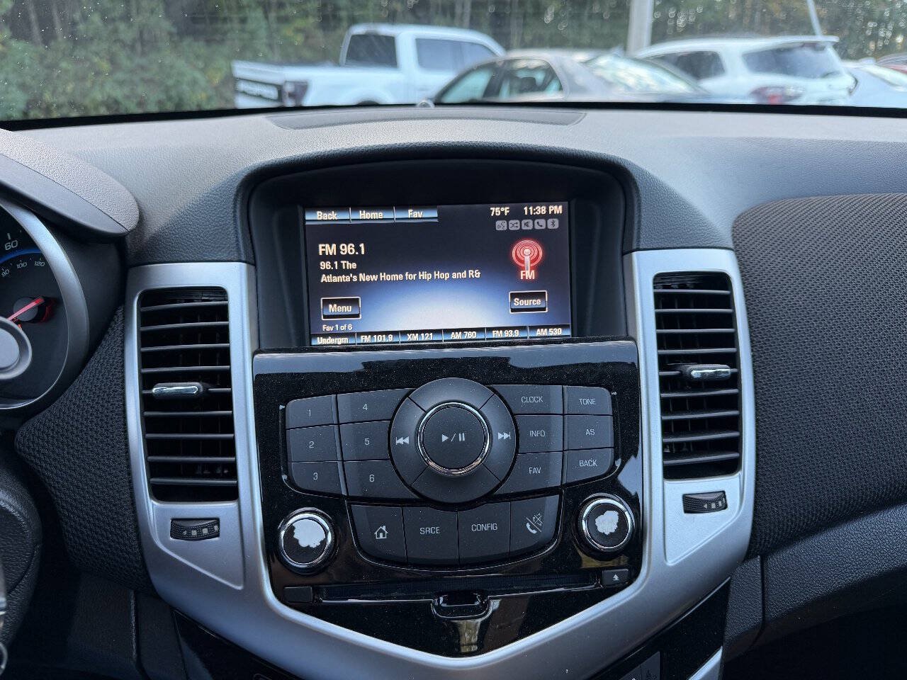 Used 2016 Chevrolet Cruze LT w/ Technology Package FWD image 19