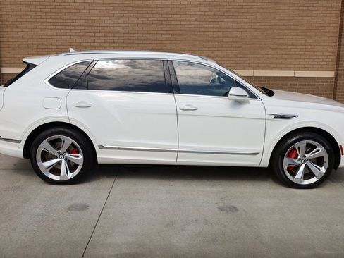 Used 2023 Bentley Bentayga Extended Wheelbase image 7