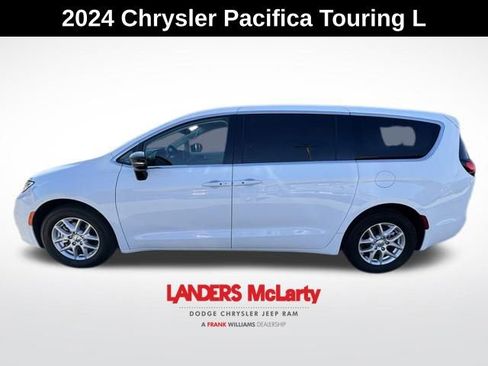 Used 2024 Chrysler Pacifica Touring-L image 3