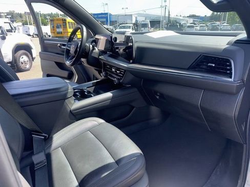 Used 2025 Chevrolet Tahoe LT AWD/4WD image 14