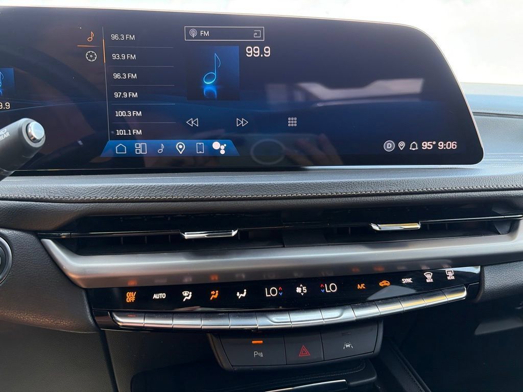 Used 2025 Cadillac XT4 Premium Luxury FWD image 31