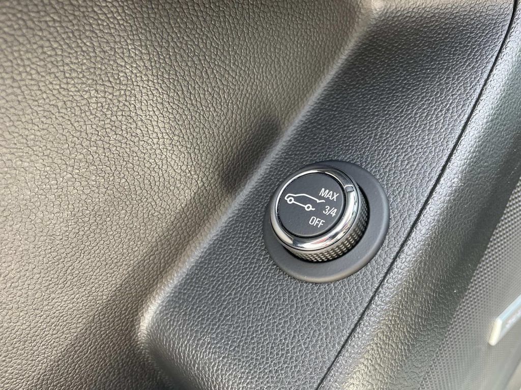 Used 2023 Chevrolet Traverse RS w/ LPO, Floor Liner Package AWD/4WD image 18