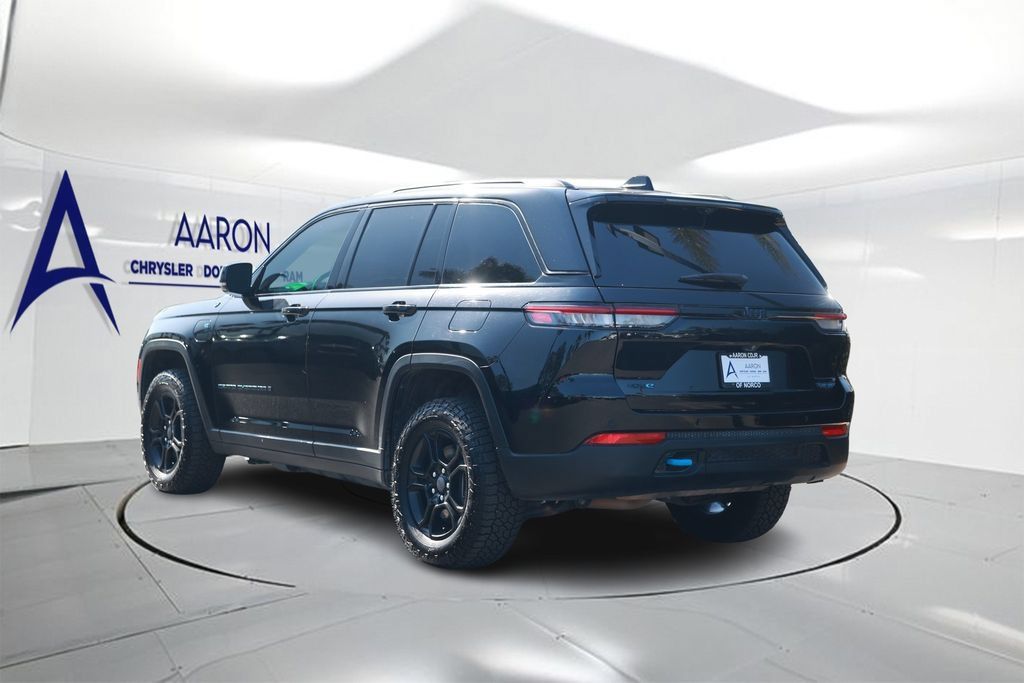 Used 2022 Jeep Grand Cherokee Trailhawk w/ Advanced Protech Group II AWD/4WD image 2