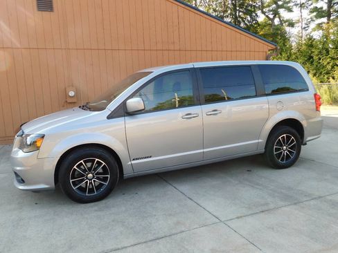 Used 2018 Dodge Grand Caravan GT FWD image 18