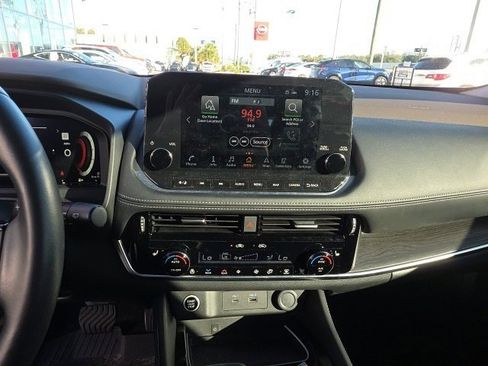 Used 2023 Nissan Rogue Platinum w/ Platinum Premium Package image 18