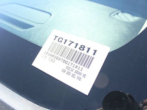 Used 2013 Ford Taurus SEL FWD image 35