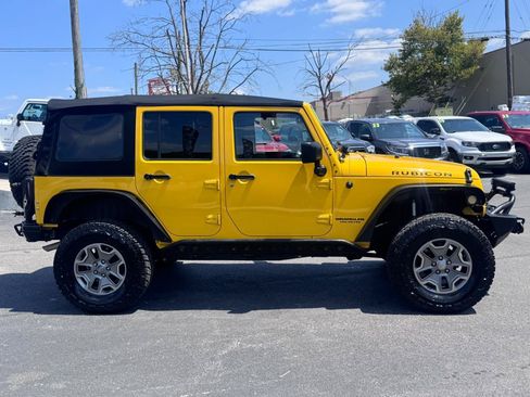 Used 2015 Jeep Wrangler Unlimited Rubicon w/ Connectivity Group AWD/4WD image 2