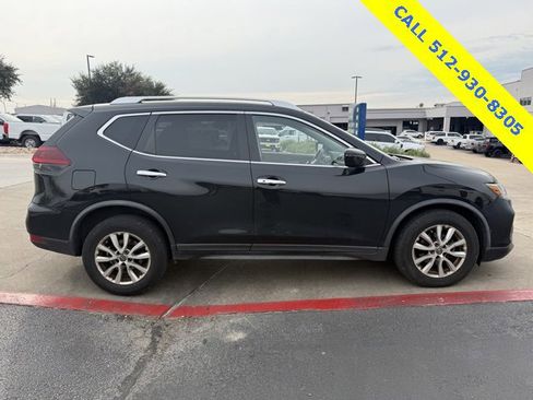 Used 2019 Nissan Rogue SV image 2