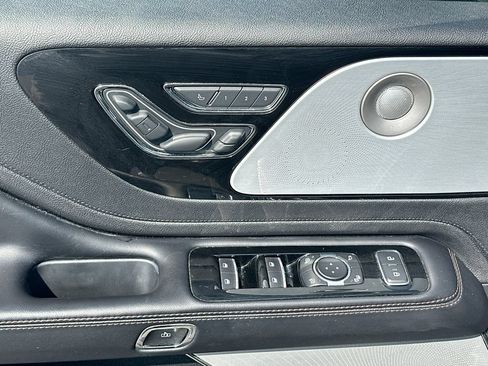 Used 2021 Lincoln Aviator Reserve w/ Equipment Group 202A AWD/4WD image 21