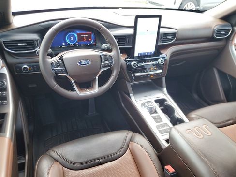 Used 2022 Ford Explorer King Ranch w/ Technology Package image 13